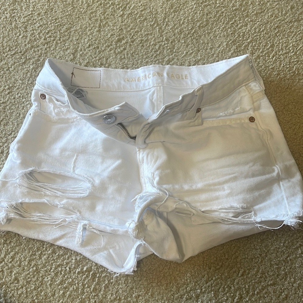 White 90’s boyfriend shorts. American Eagle. Size 0